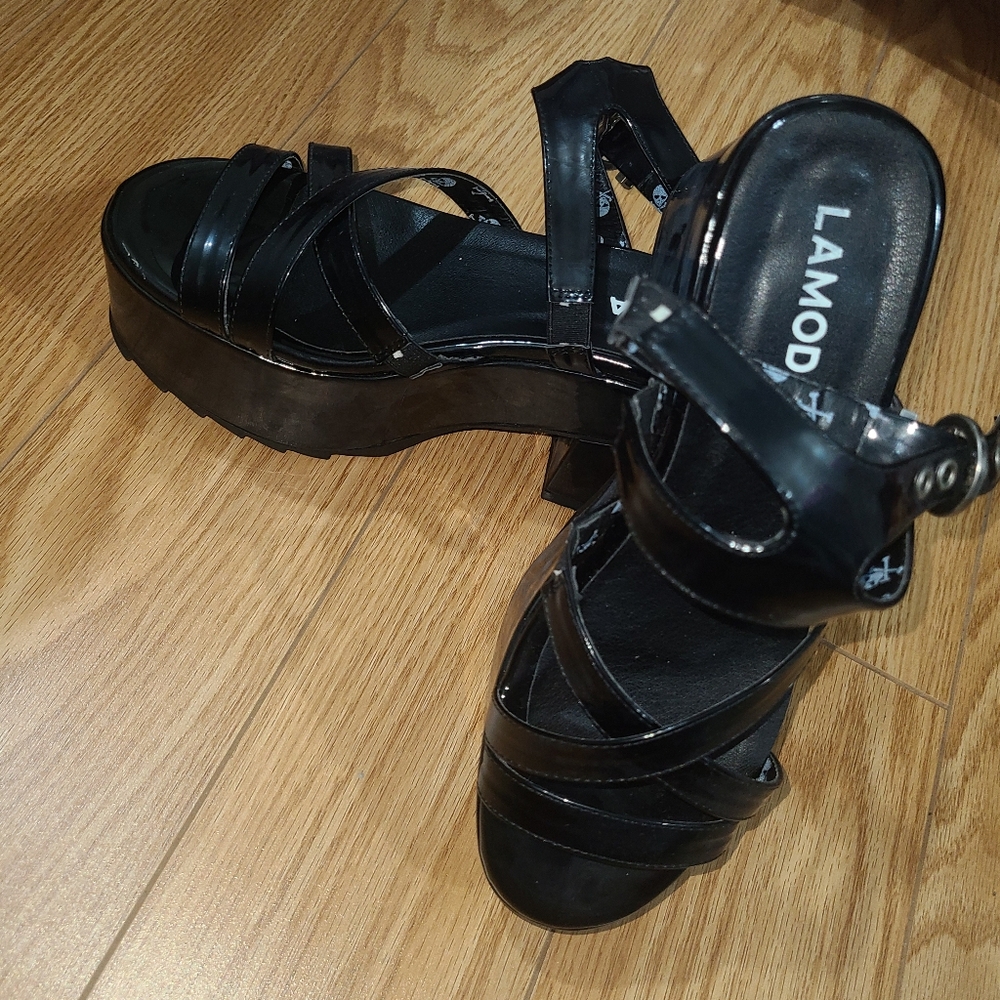 LAMODA Black Platform Sandals